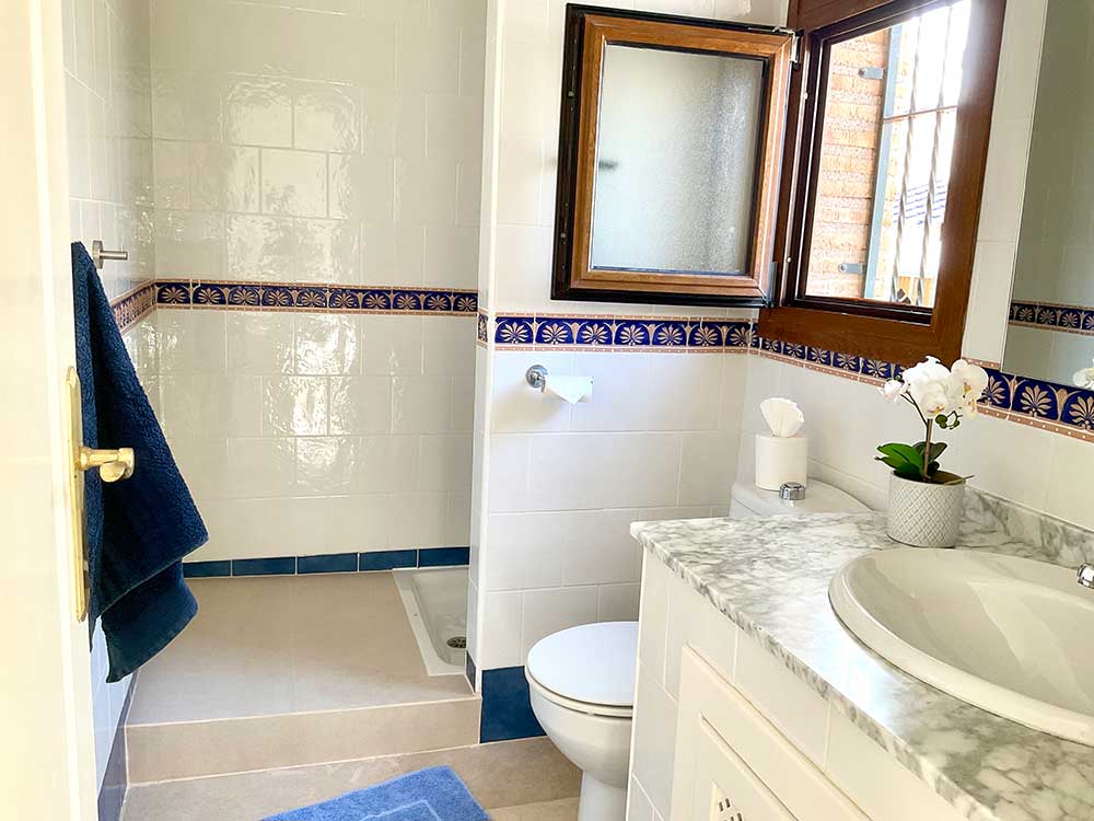 Bath en suite ground floor bungalow